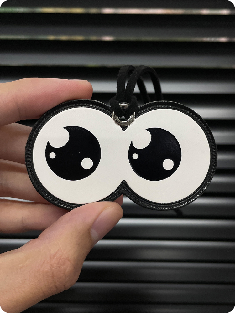 Fingerstudio Big Eyes Leather Pendant
