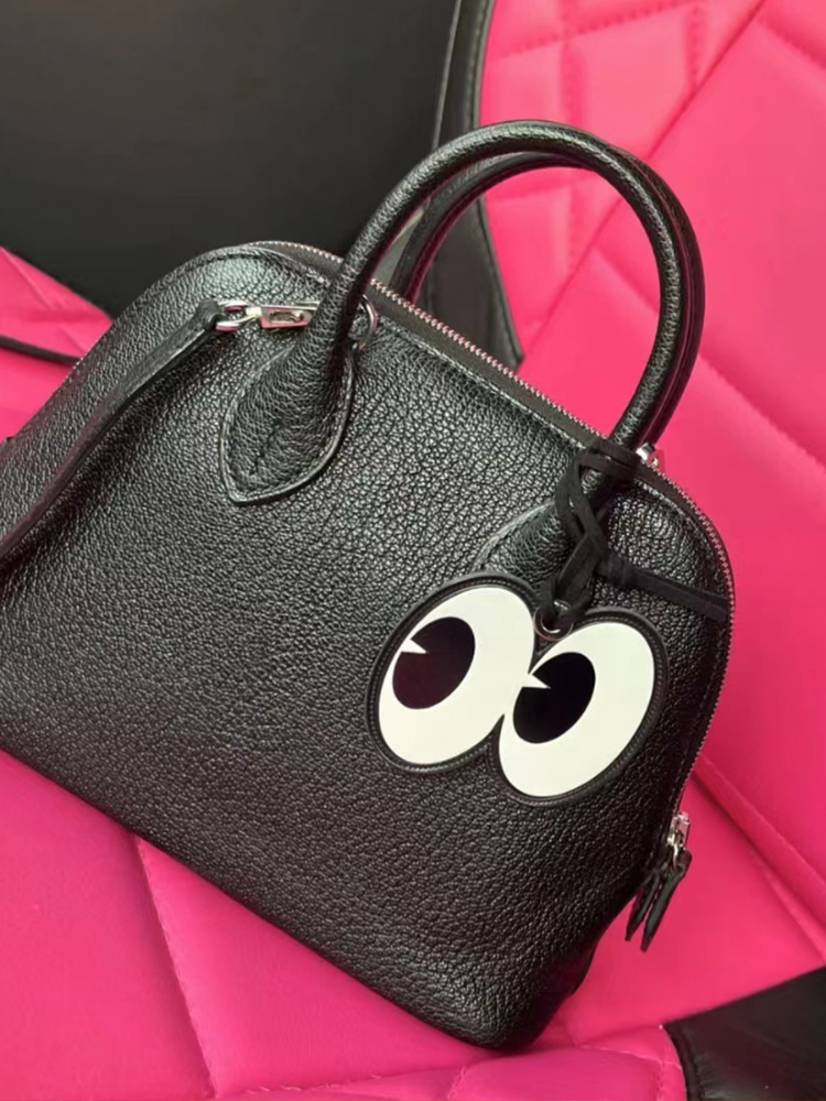 Fingerstudio Big Eyes Leather Pendant